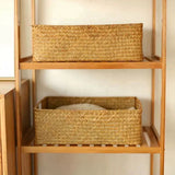Cesta de fibra de mar tejida para decoración