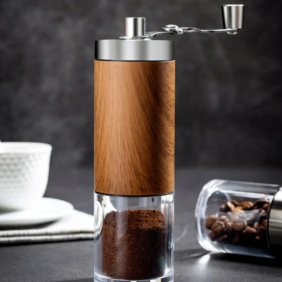 Molinillo de café portátil con acabado de madera