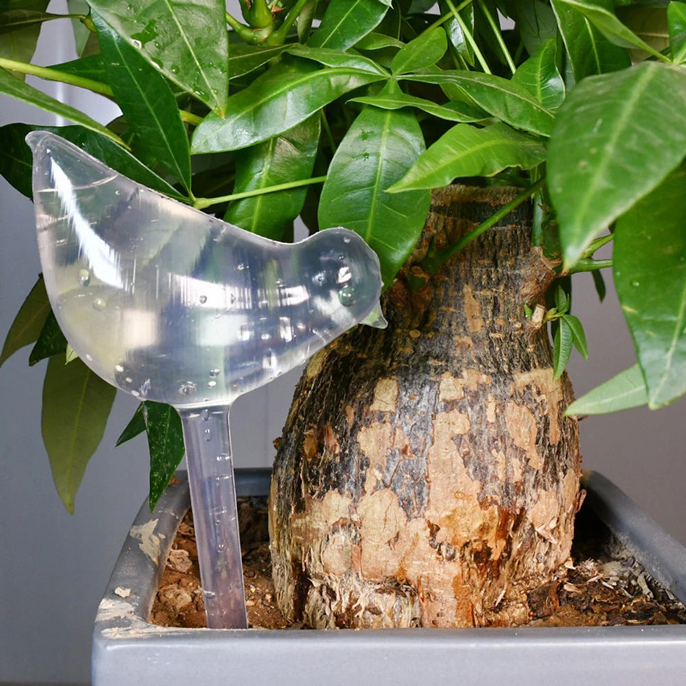 Riego automático para macetas con forma de pájaro