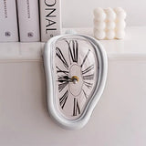Reloj de pared derretido surrealista silencioso