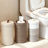 Cesta portarrollos de baño trenzada con tapa